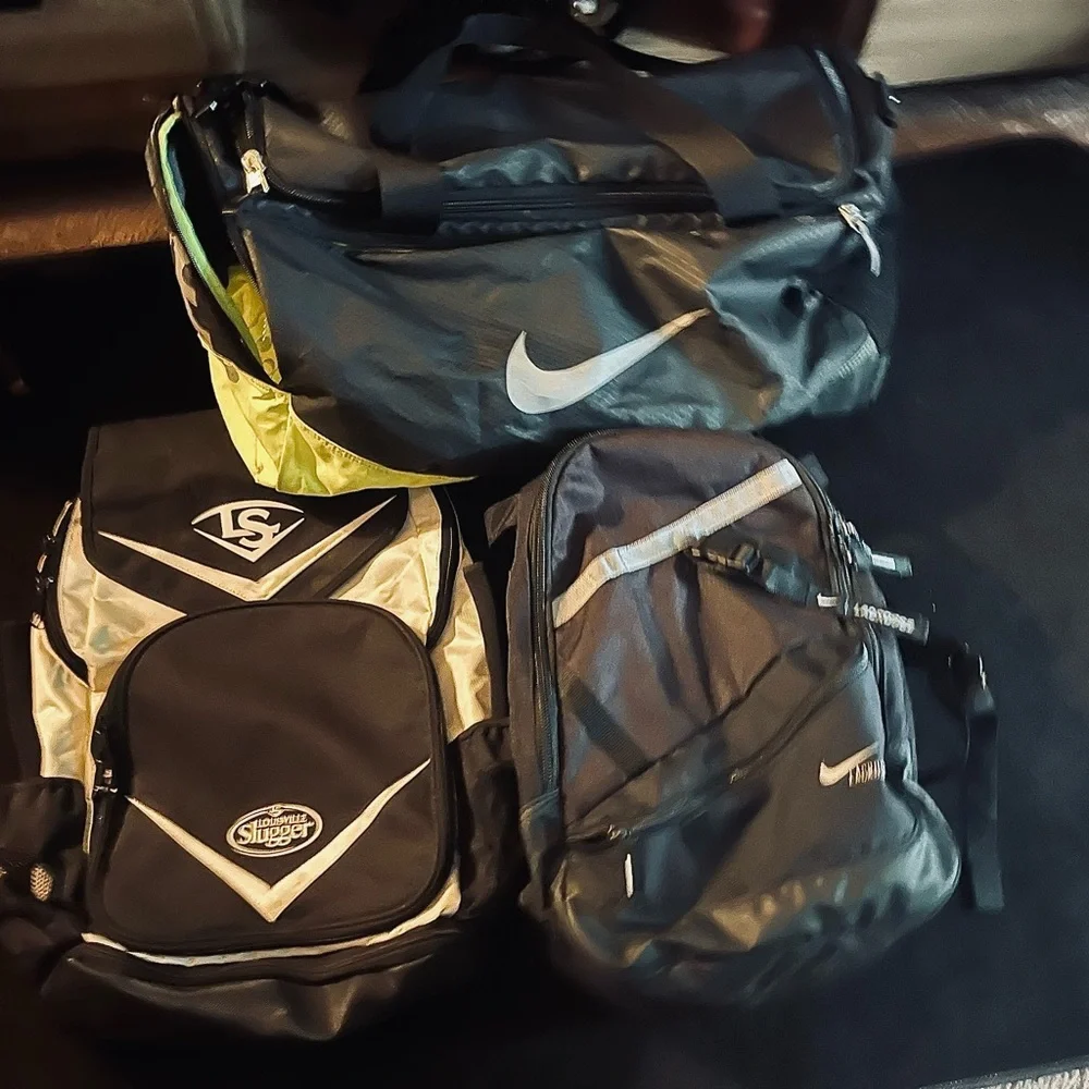 Nike Black Duffel Bag for Sports - Picture 1 of 6